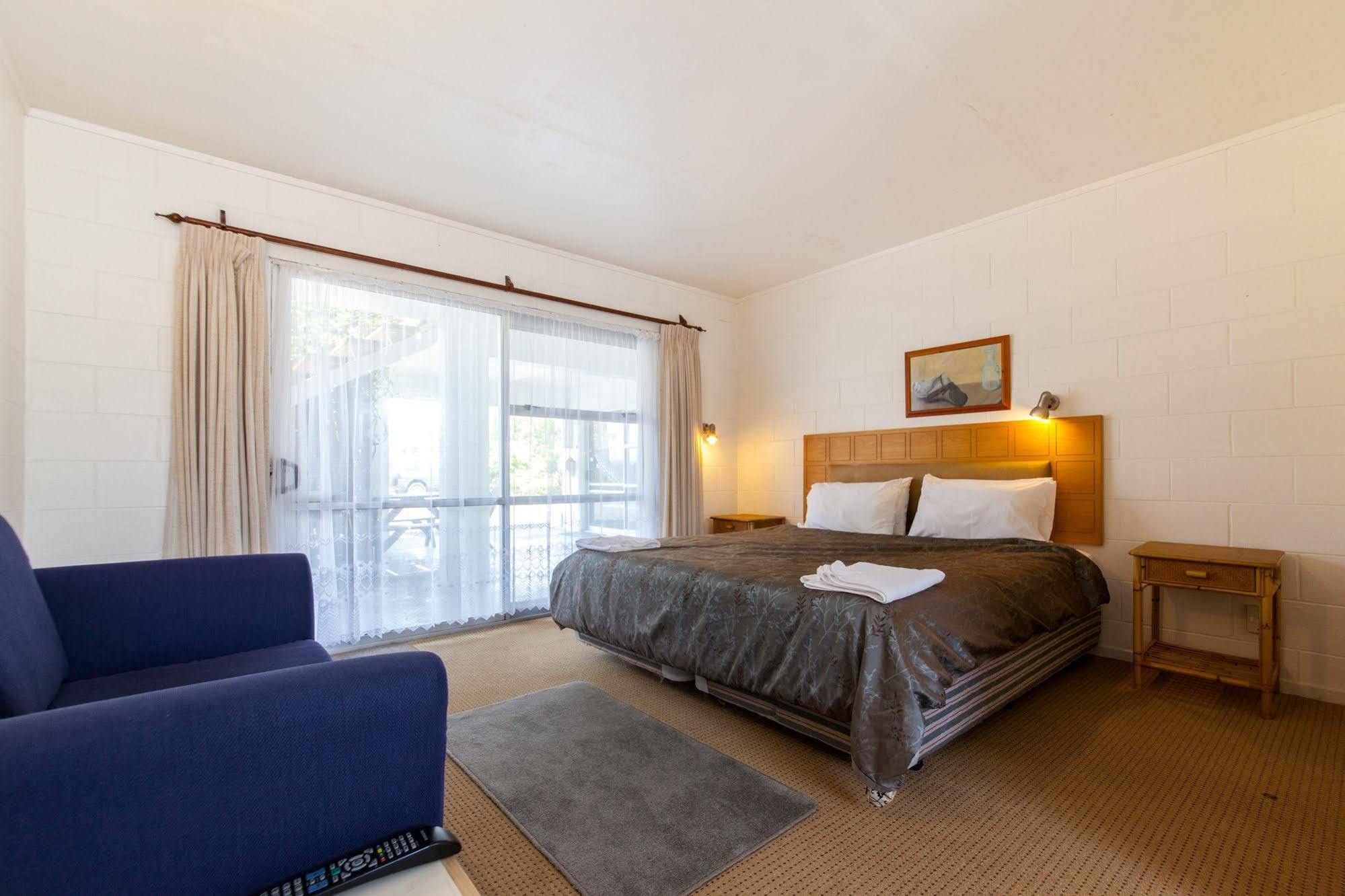 Sunset Lodge Motel Taupaki 외부 사진